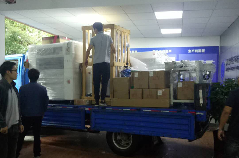 上?？蛻?hù)SMT設備專(zhuān)車(chē)送貨，貨到上門(mén)安裝調試
