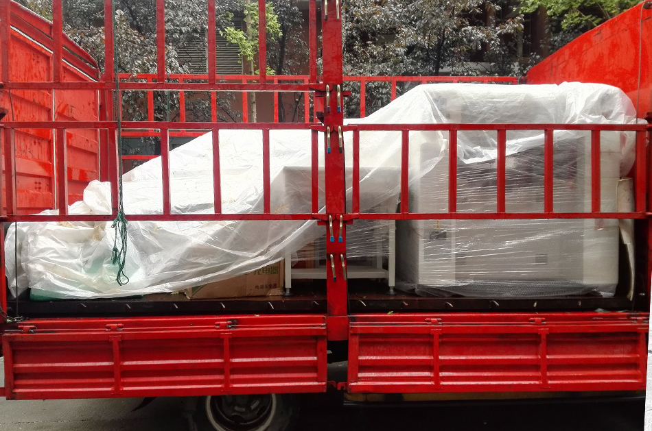 山東客戶(hù)SMT設備專(zhuān)車(chē)送貨，貨到上門(mén)安裝調試