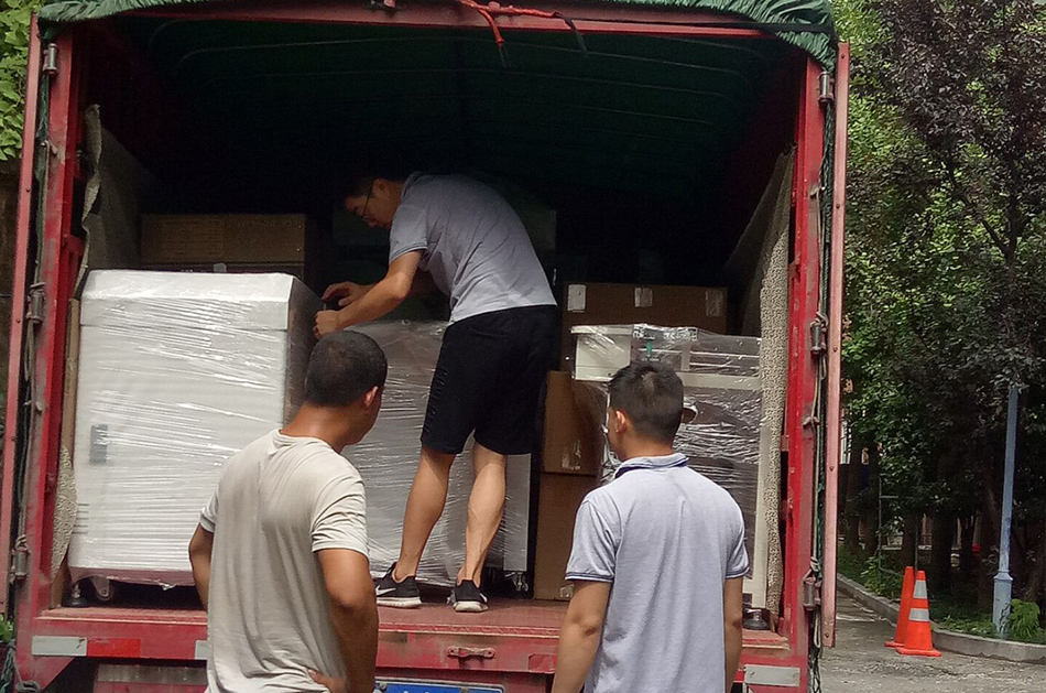 臺州客戶(hù)SMT設備專(zhuān)車(chē)送貨，貨到上門(mén)安裝調試