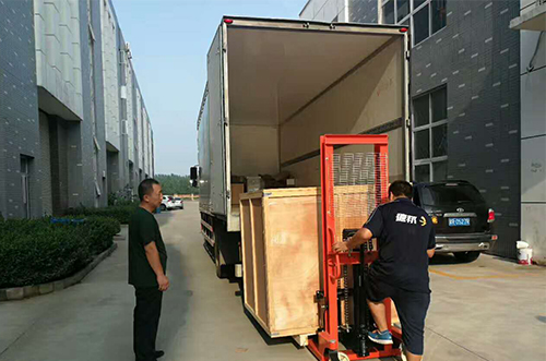 徐州客戶(hù)SMT設備專(zhuān)車(chē)送貨，貨到上門(mén)安裝調試