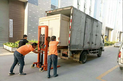 蘭州客戶(hù)SMT設備專(zhuān)車(chē)送貨，貨到上門(mén)安裝調試
