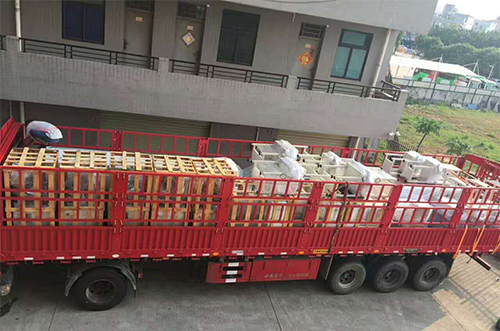 湖州客戶(hù)SMT設備專(zhuān)車(chē)送貨，貨到上門(mén)安裝調試