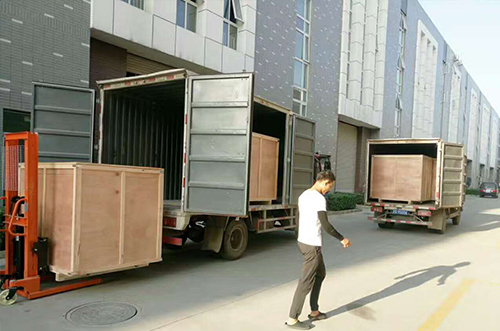 宜興客戶(hù)SMT設備專(zhuān)車(chē)送貨，貨到上門(mén)安裝調試