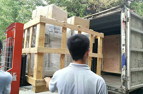 鎮江客戶(hù)SMT設備專(zhuān)車(chē)送貨，貨到上門(mén)安裝調試