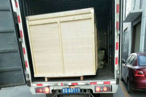 重慶客戶(hù)SMT設備專(zhuān)車(chē)送貨，貨到上門(mén)安裝調試
