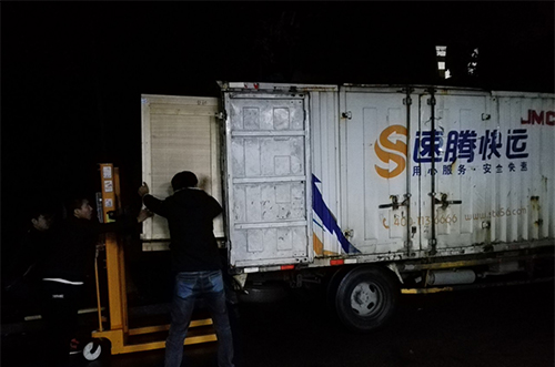 湛江客戶(hù)SMT設備專(zhuān)車(chē)送貨，貨到上門(mén)安裝調試
